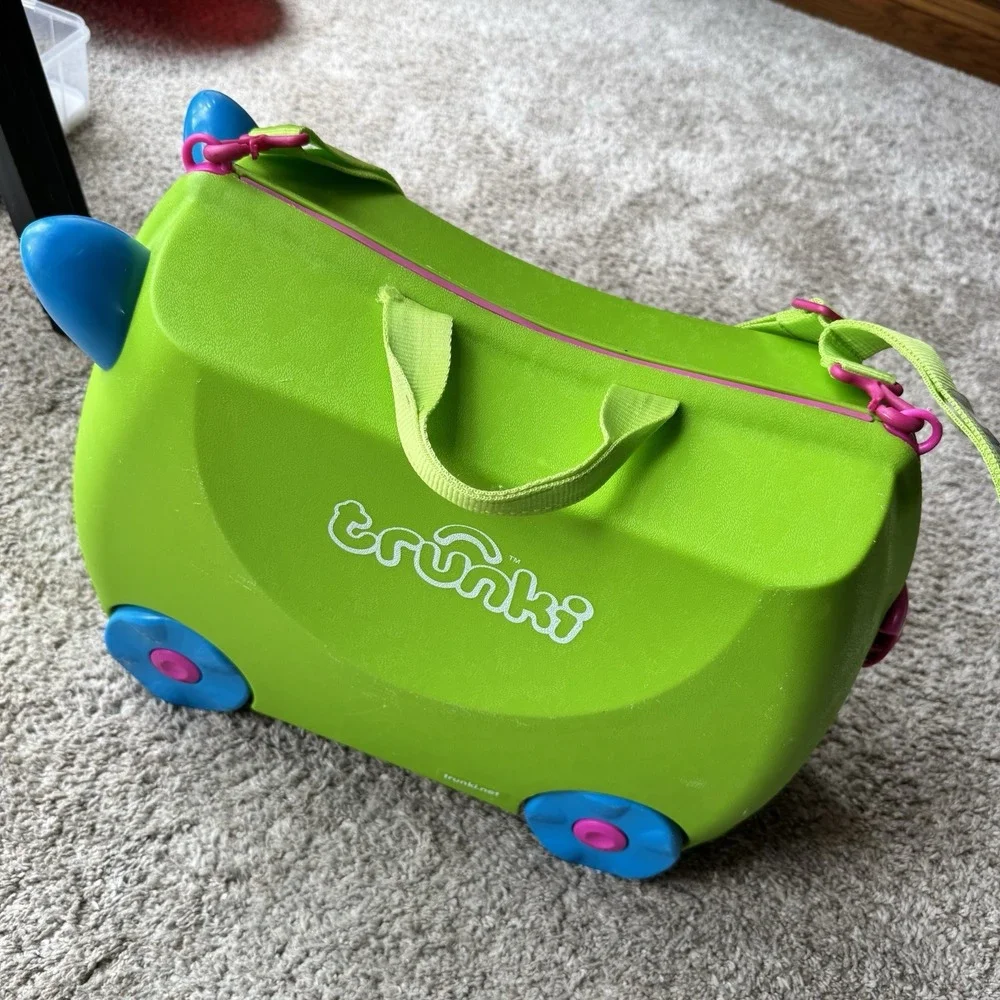 Trunki Suitcase Melissa & Doug Kids Ride On Wheeled Luggage Green w/ Blue Wheels